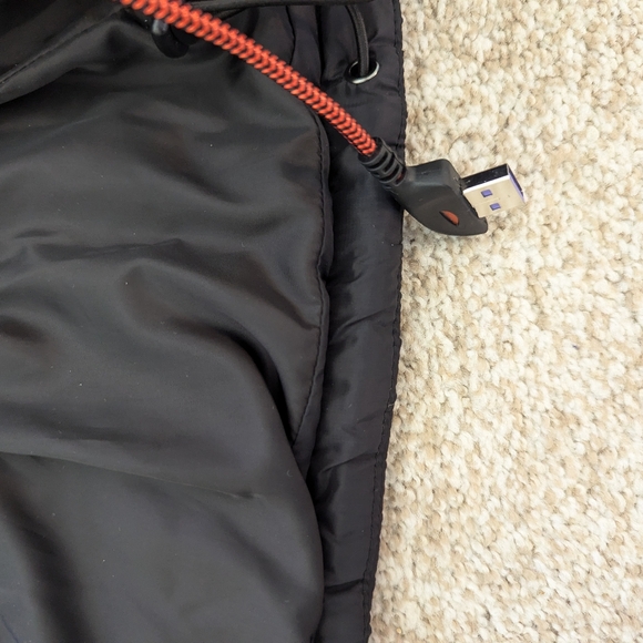 NWOT Women's Heated Vest, size M (no battery included) - Picture 6 of 7